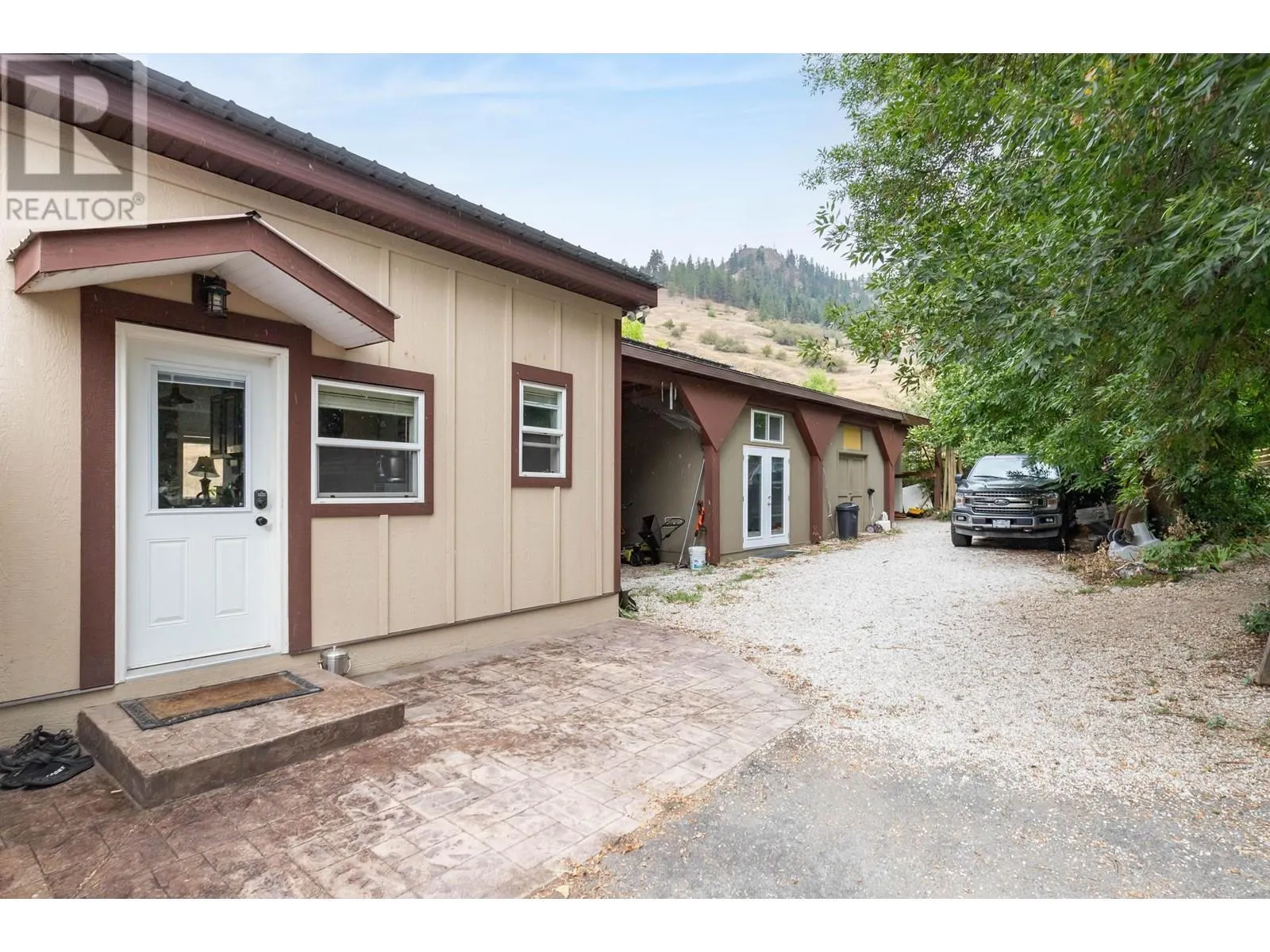 2545 Highway 6 E