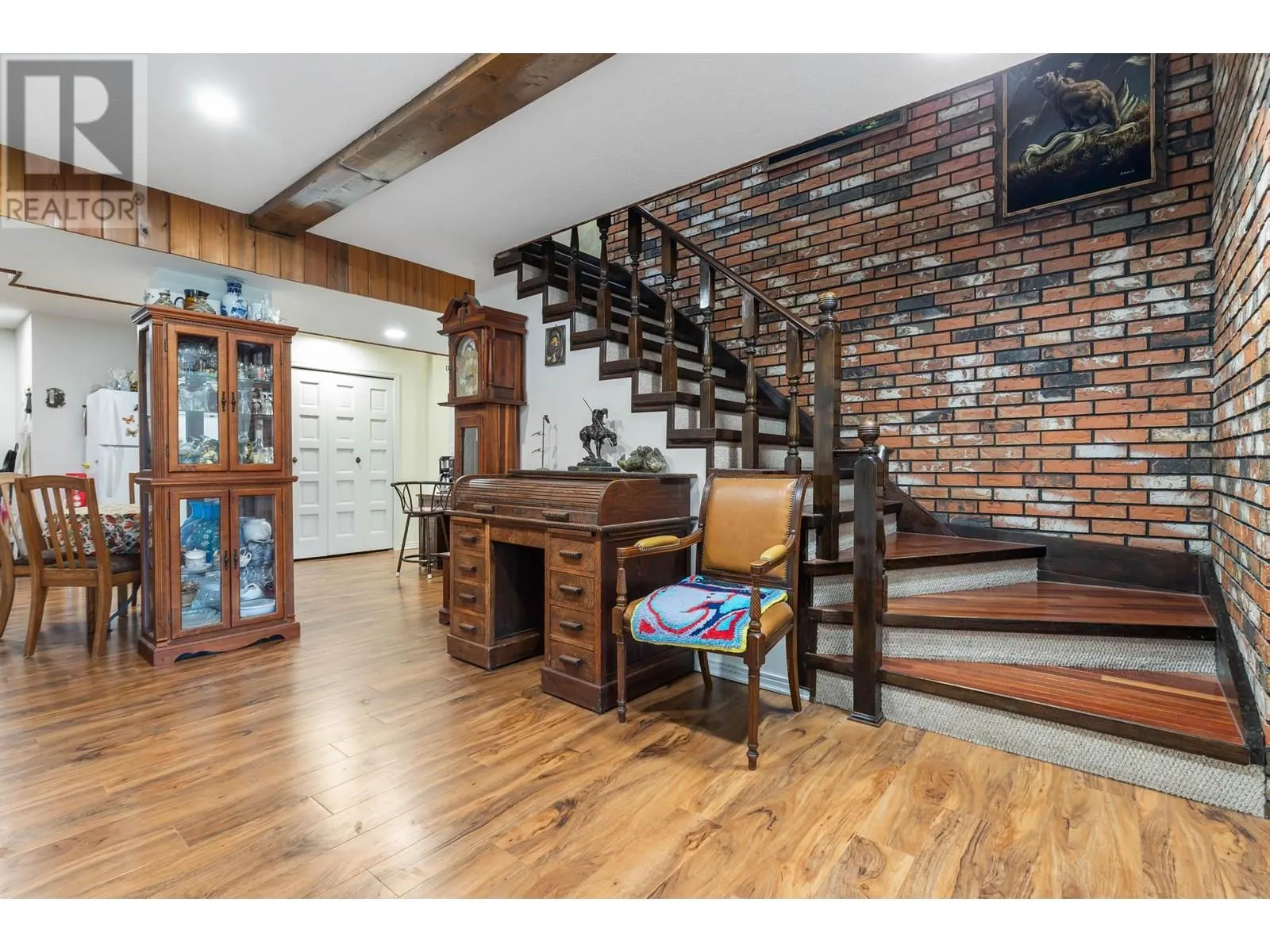 2545 Highway 6 E
