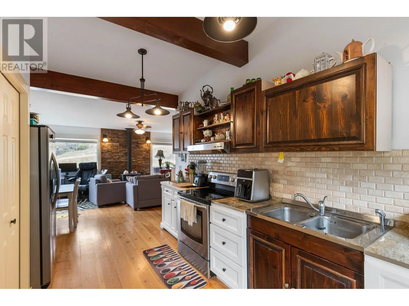 2545 Highway 6 E