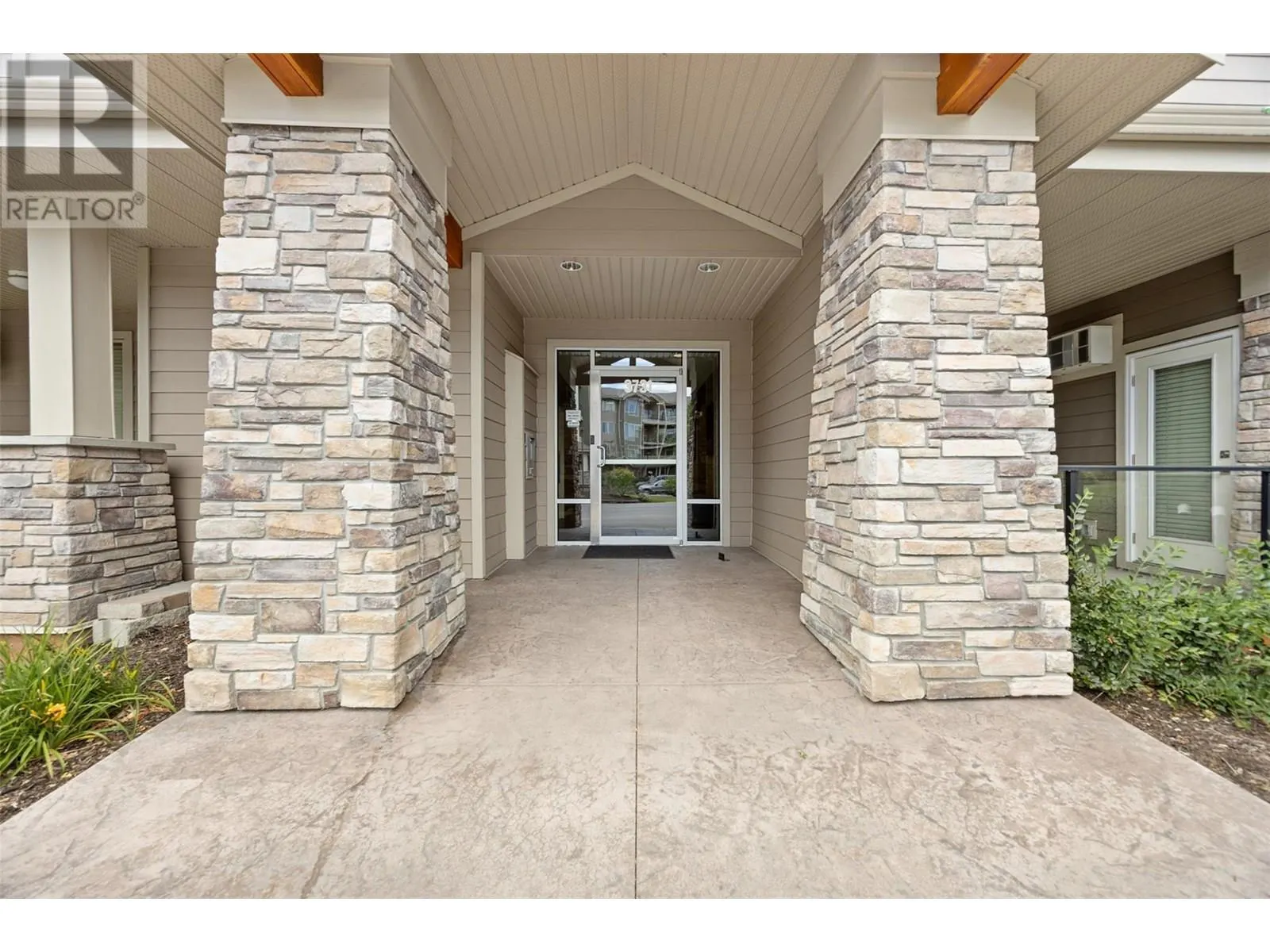 3731 Casorso Road Unit# 412