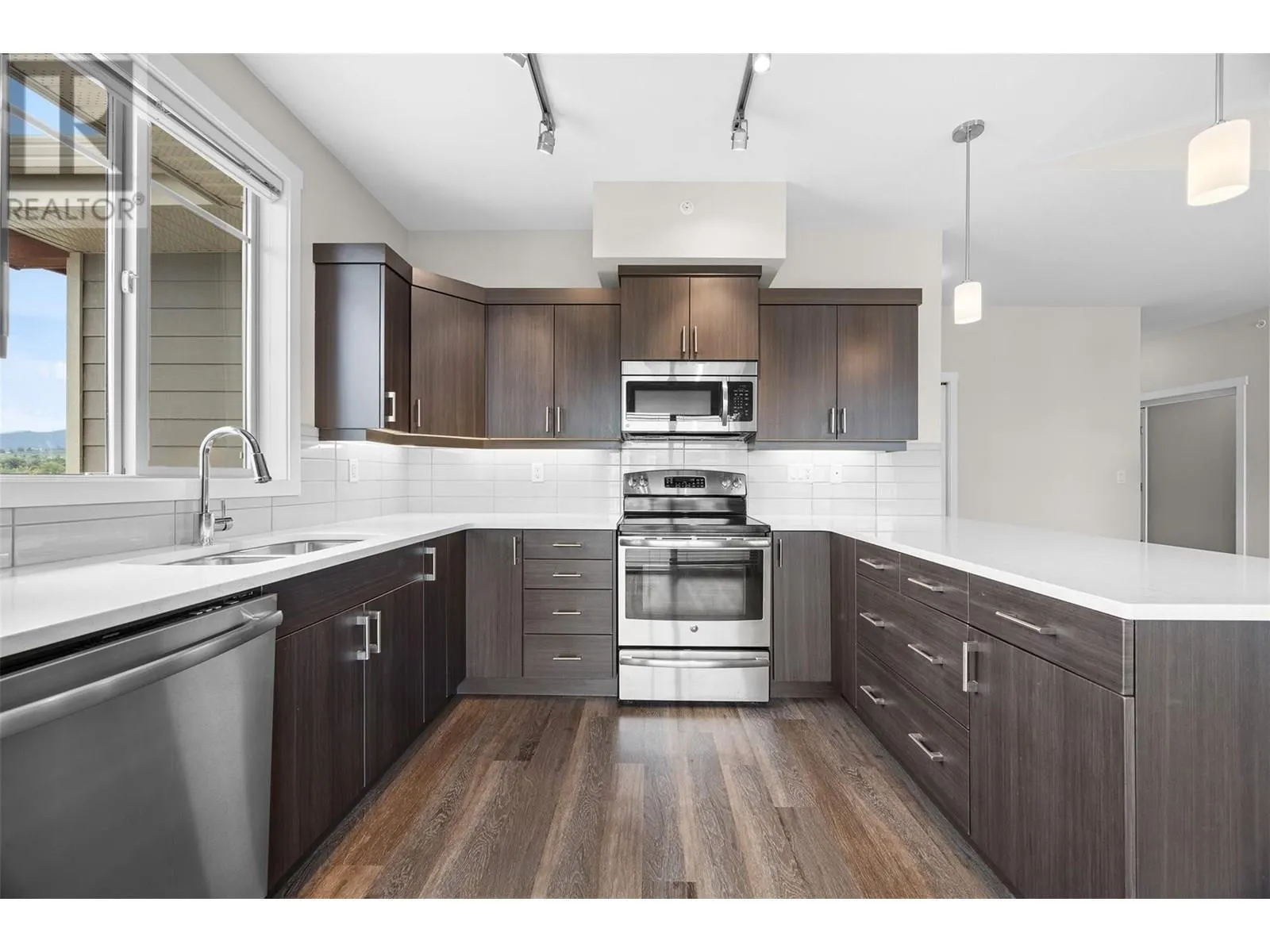 3731 Casorso Road Unit# 412