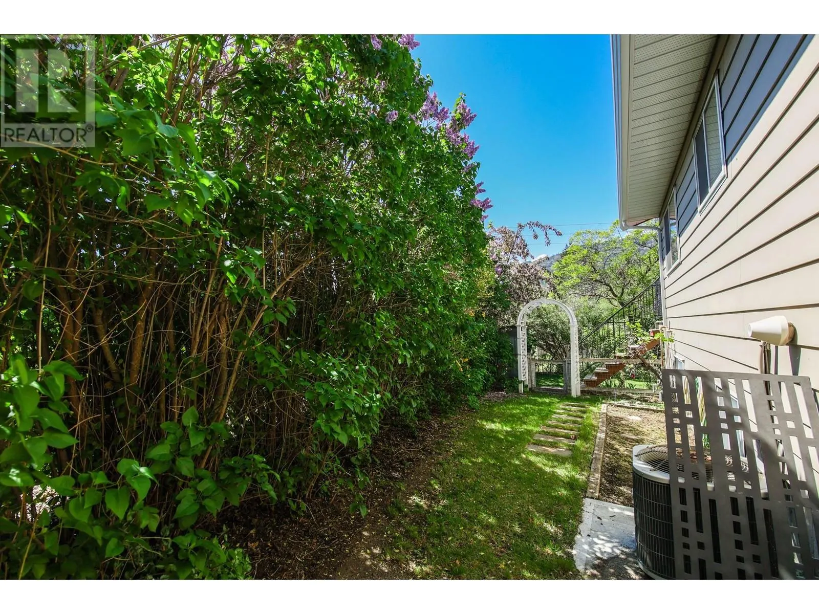 3 Dogwood Place