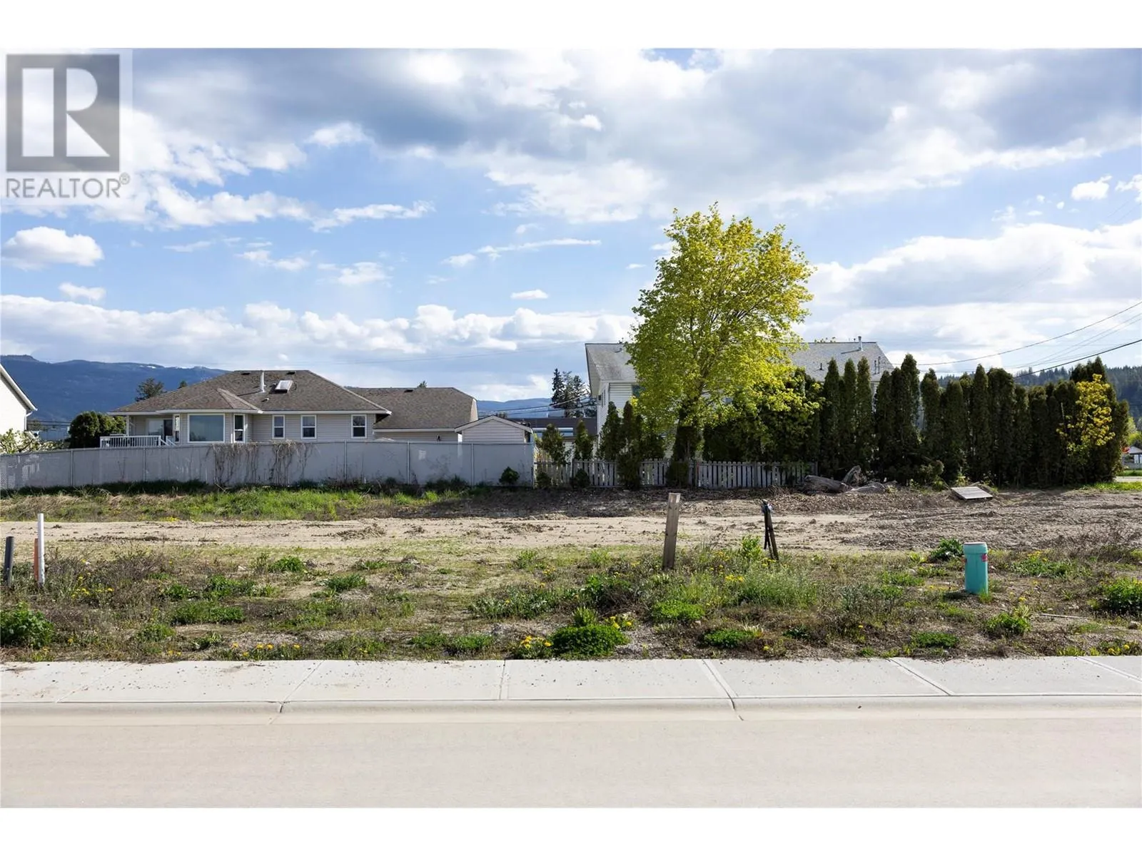 2028 Viewmount Court Lot# 33