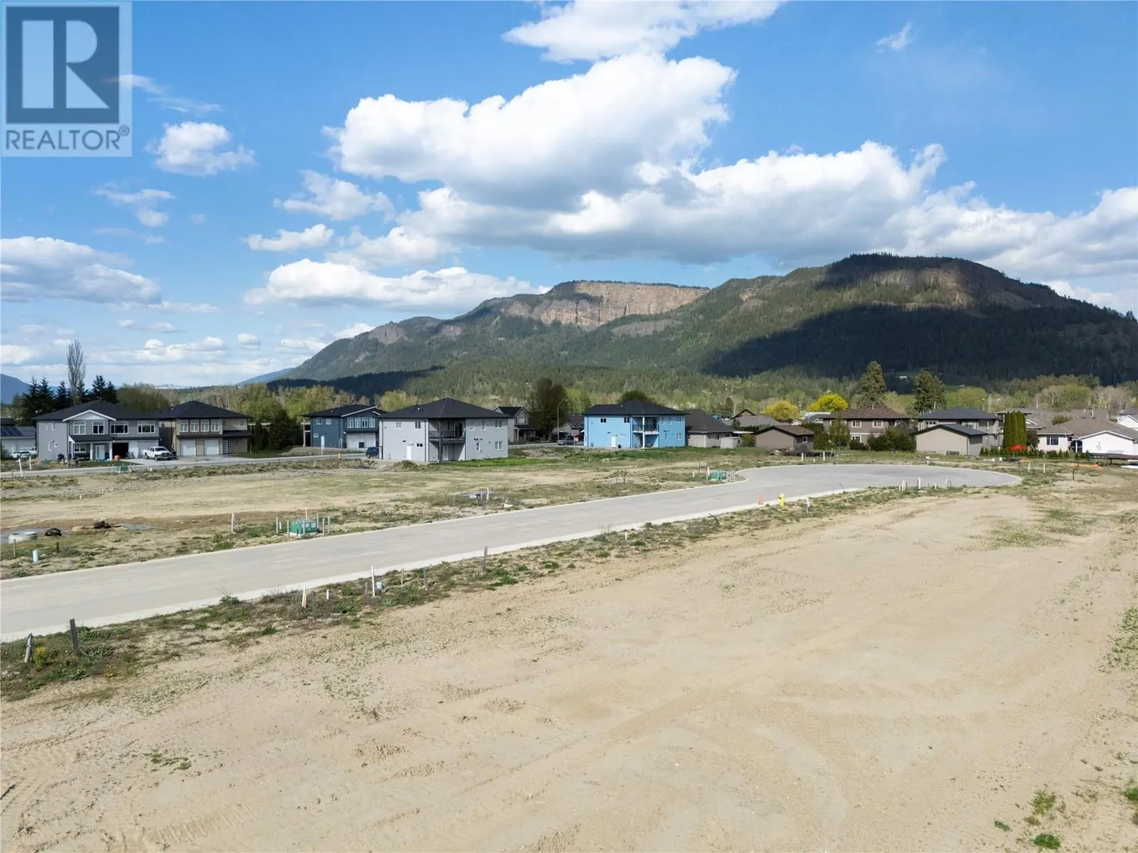 2028 Viewmount Court Lot# 33