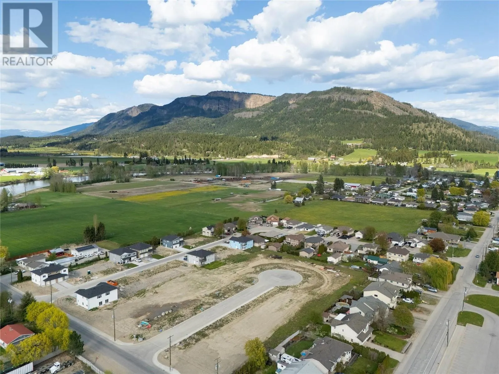 2028 Viewmount Court Lot# 33
