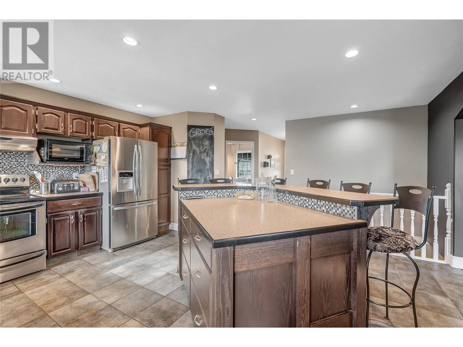 6401 Harrison Heights