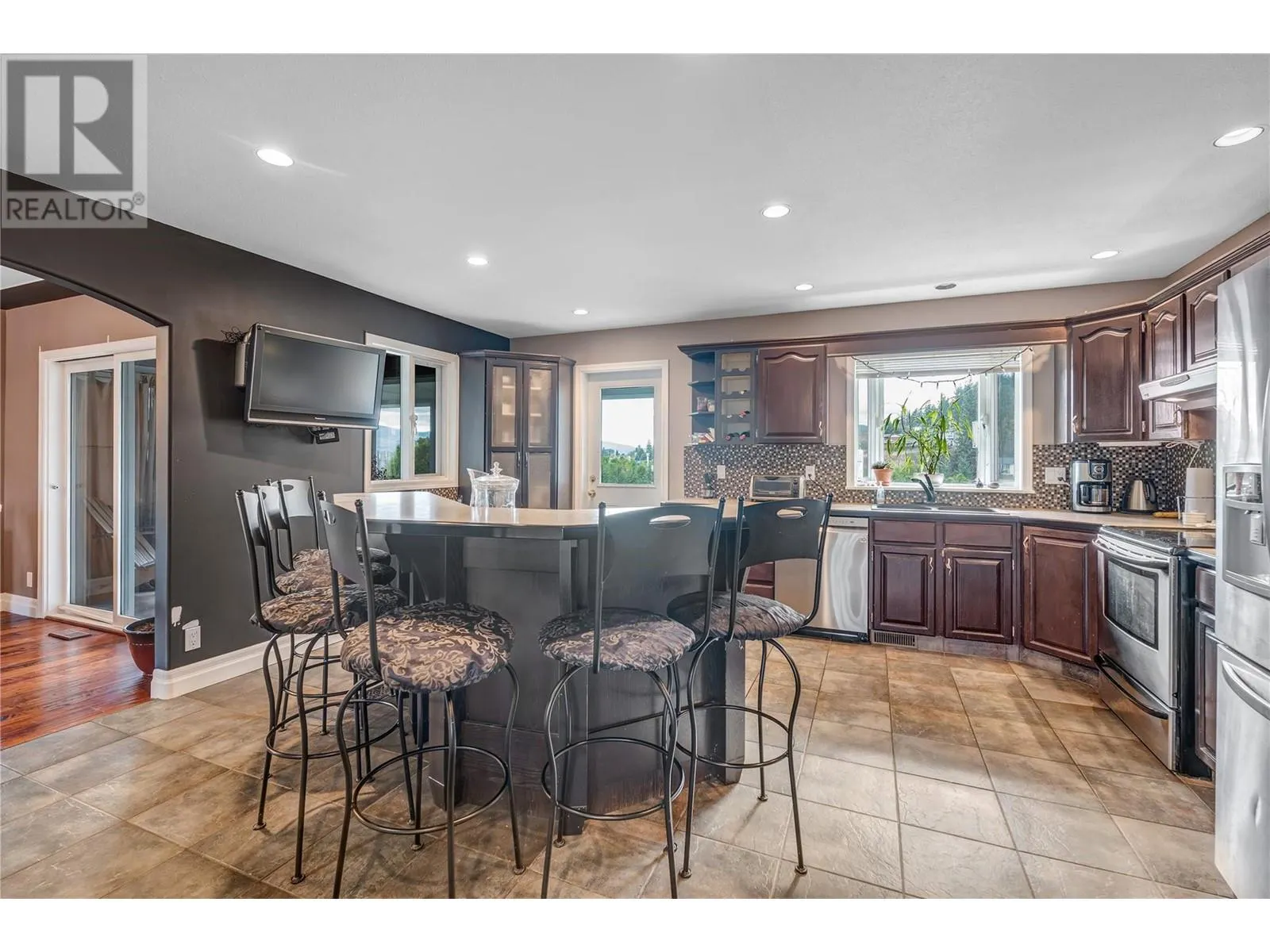 6401 Harrison Heights