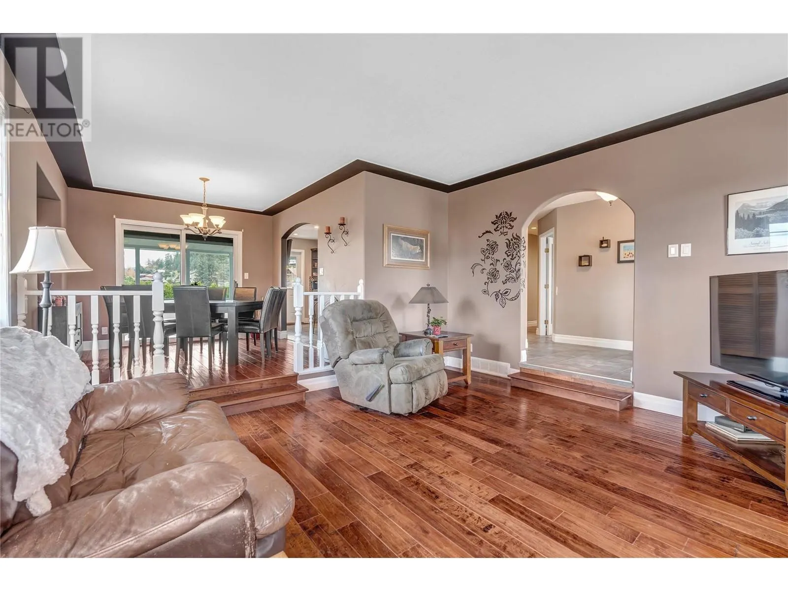 6401 Harrison Heights
