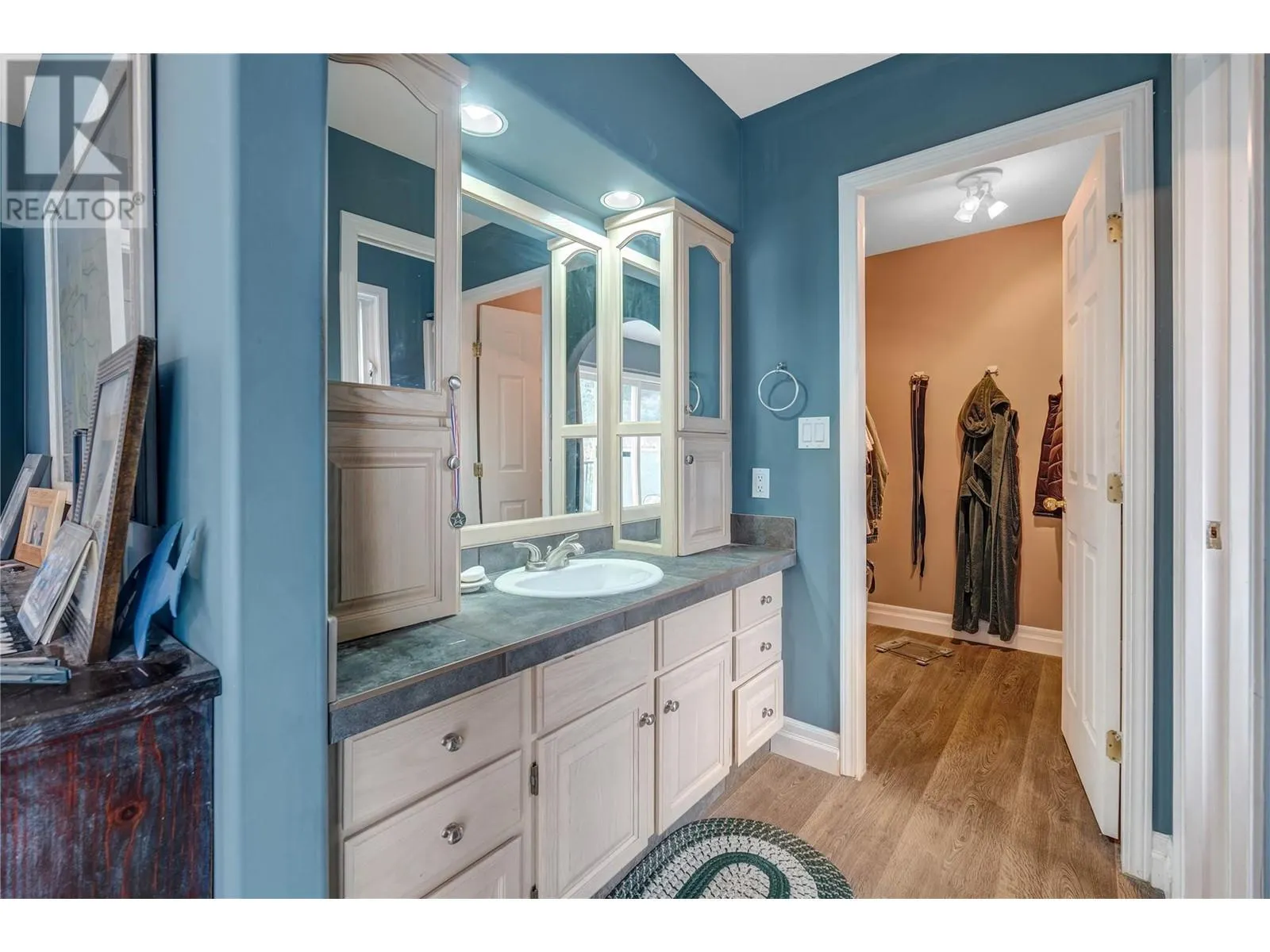 6401 Harrison Heights