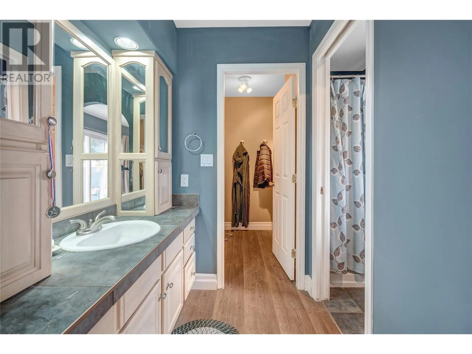 6401 Harrison Heights