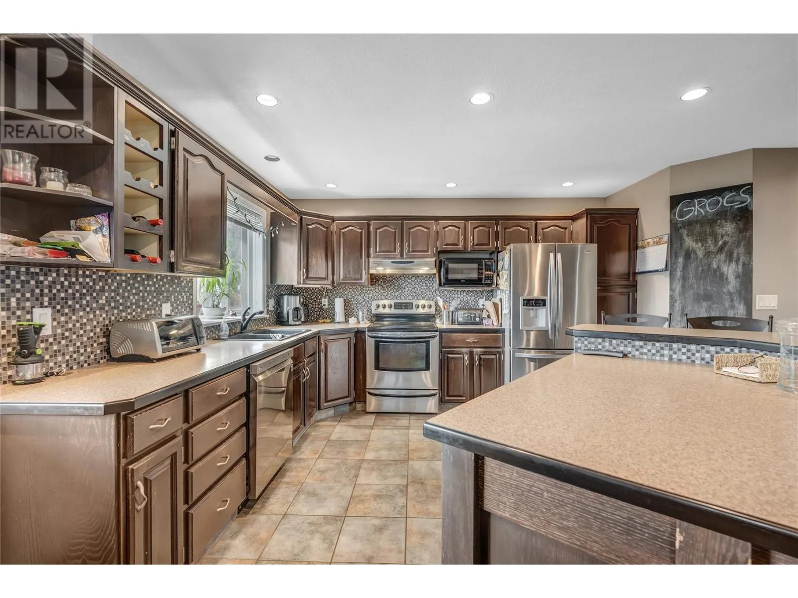 6401 Harrison Heights