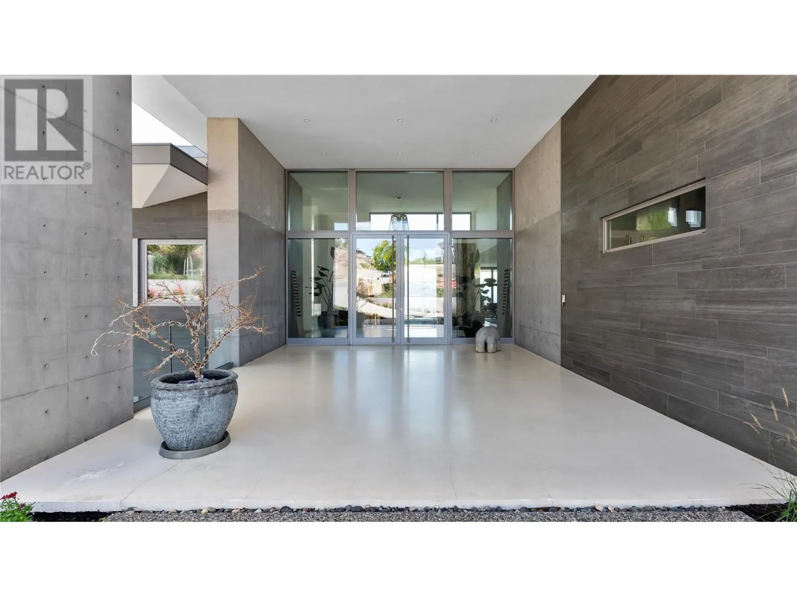 764 Rockcliffe Place