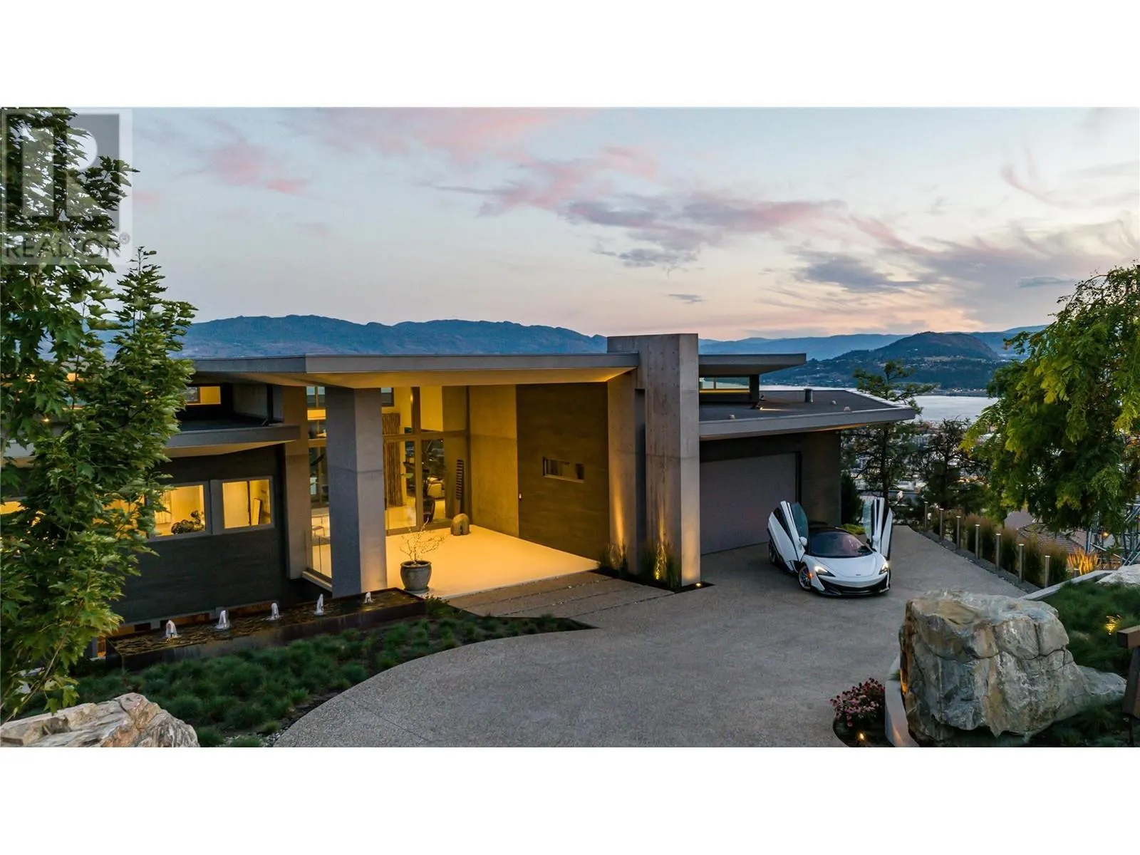 764 Rockcliffe Place