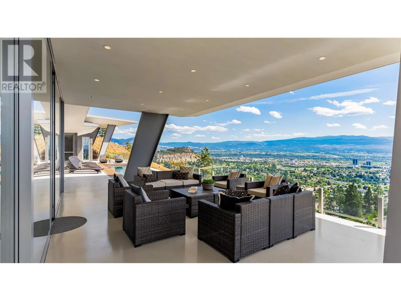 764 Rockcliffe Place