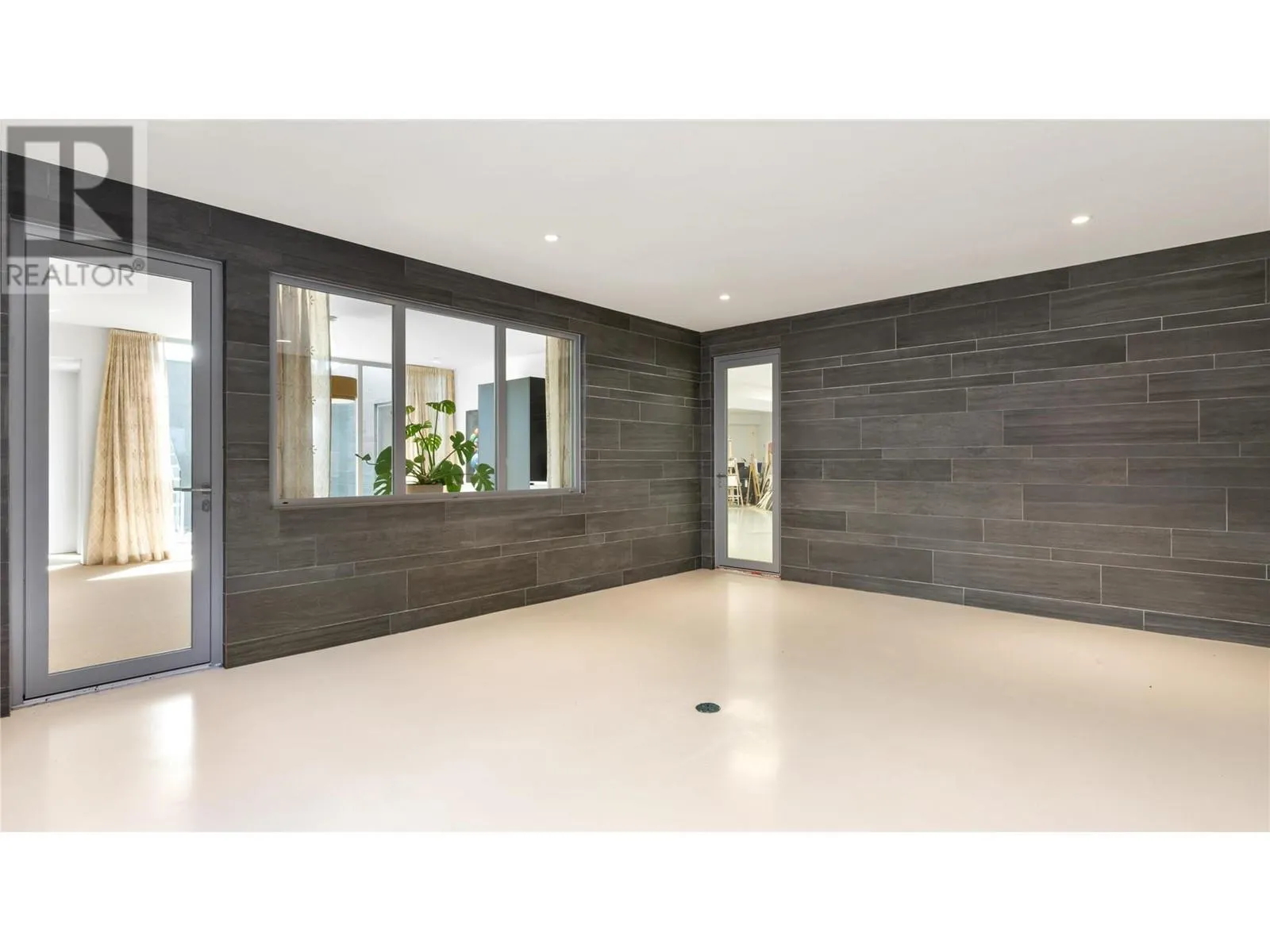 764 Rockcliffe Place