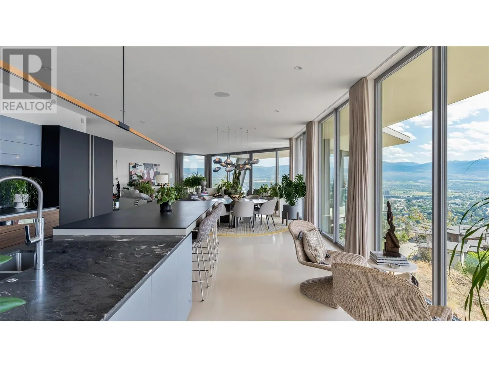 764 Rockcliffe Place
