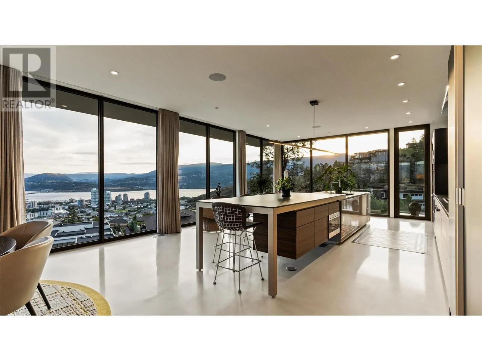 764 Rockcliffe Place