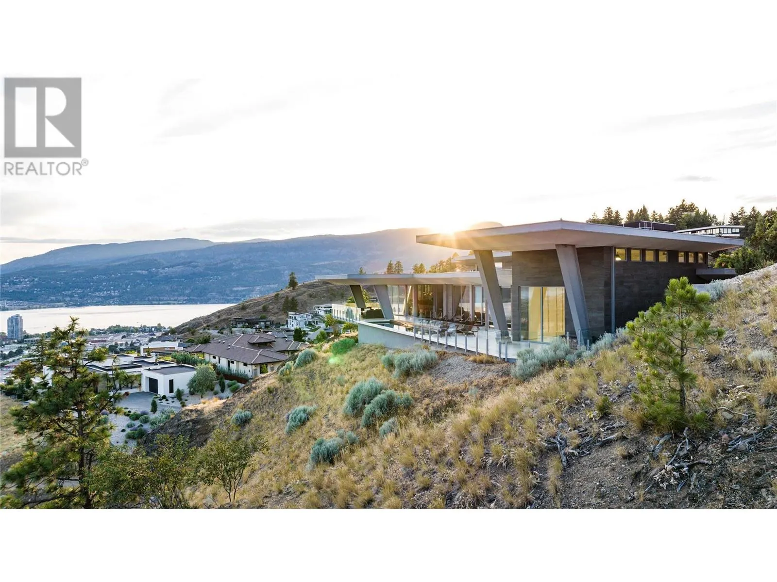 764 Rockcliffe Place