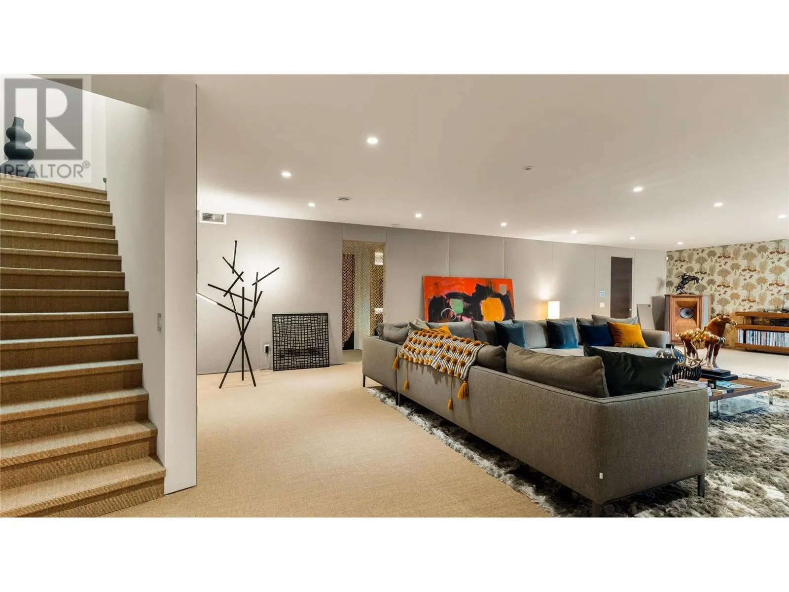 764 Rockcliffe Place