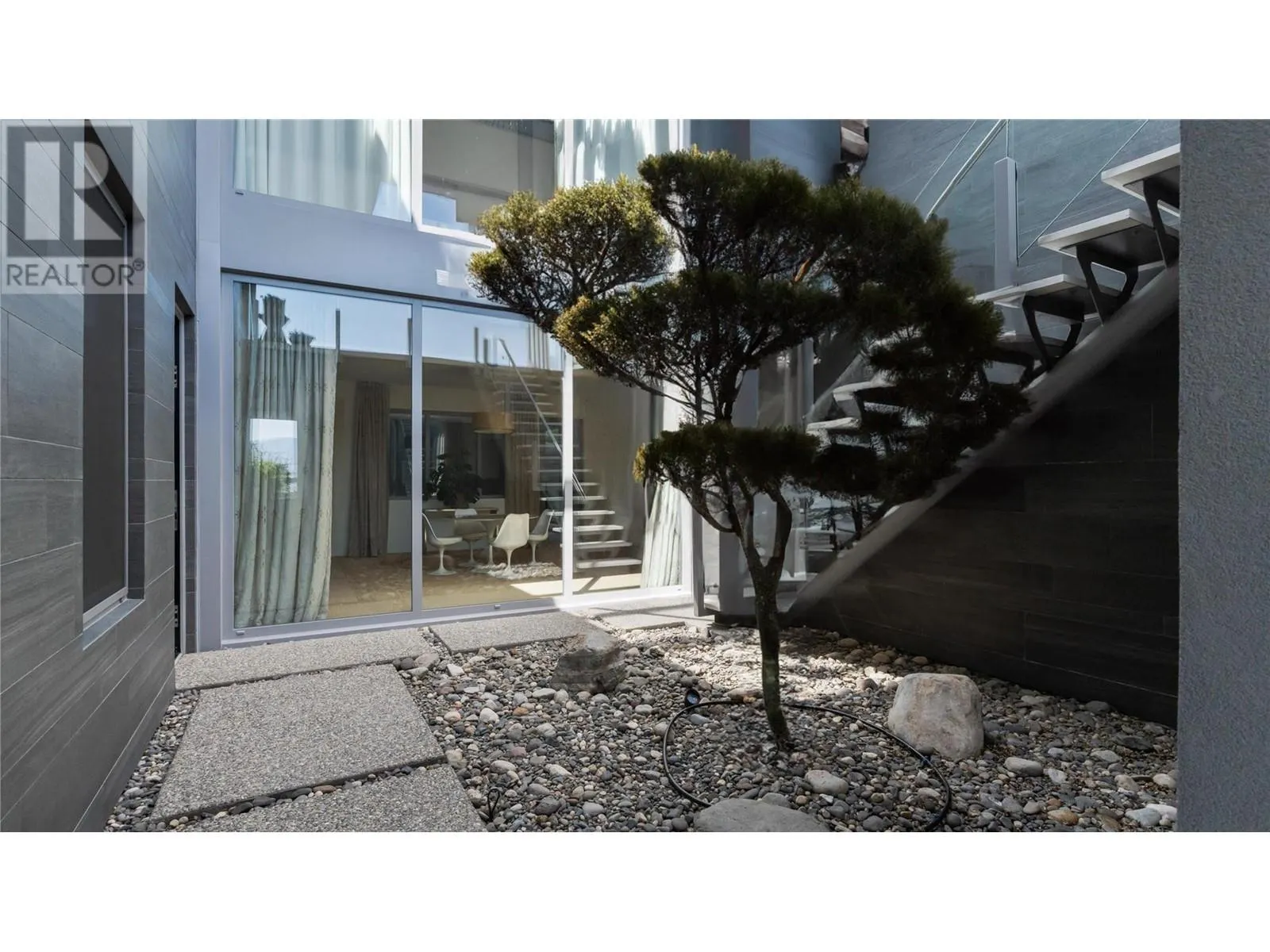764 Rockcliffe Place