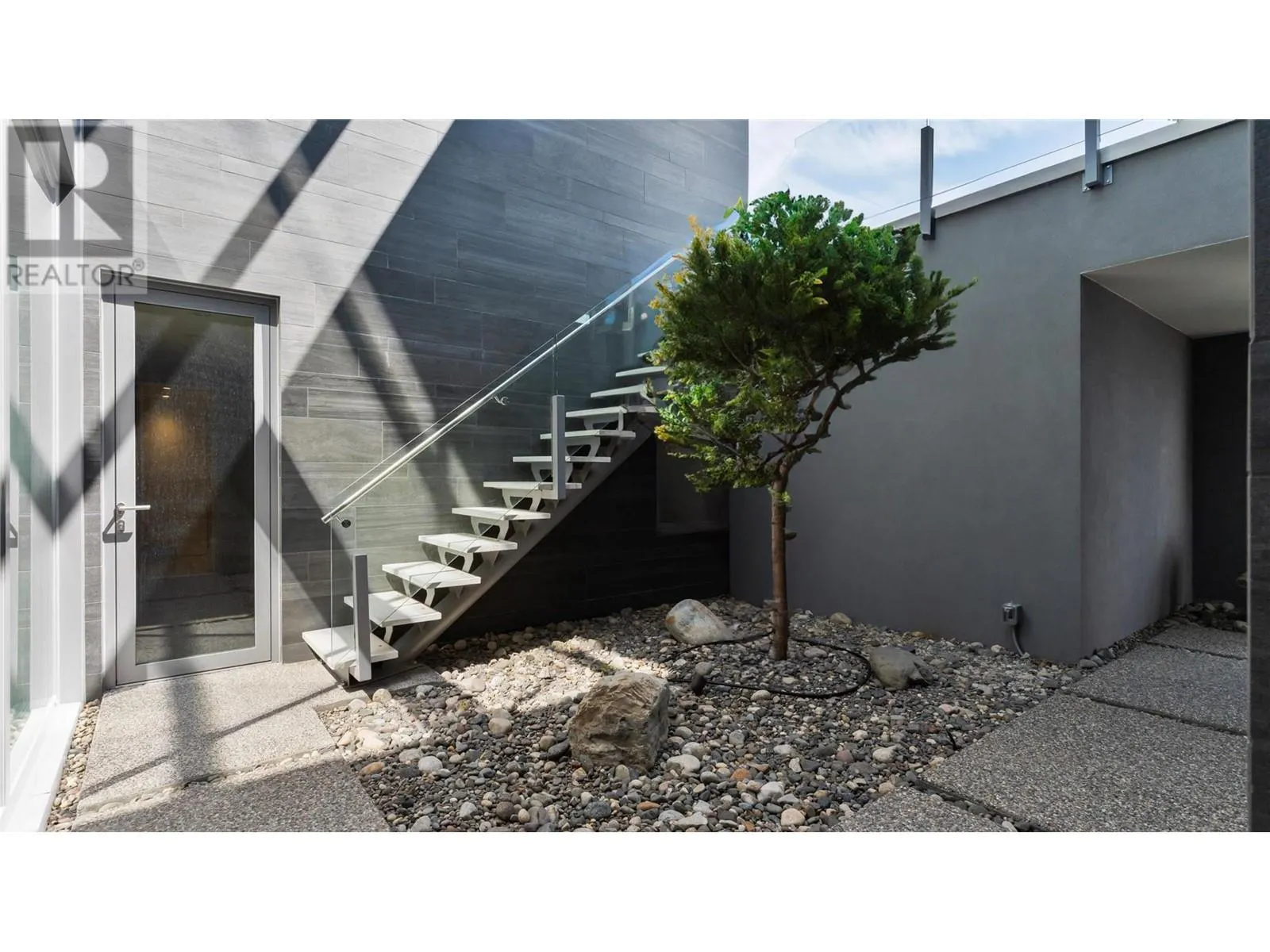 764 Rockcliffe Place