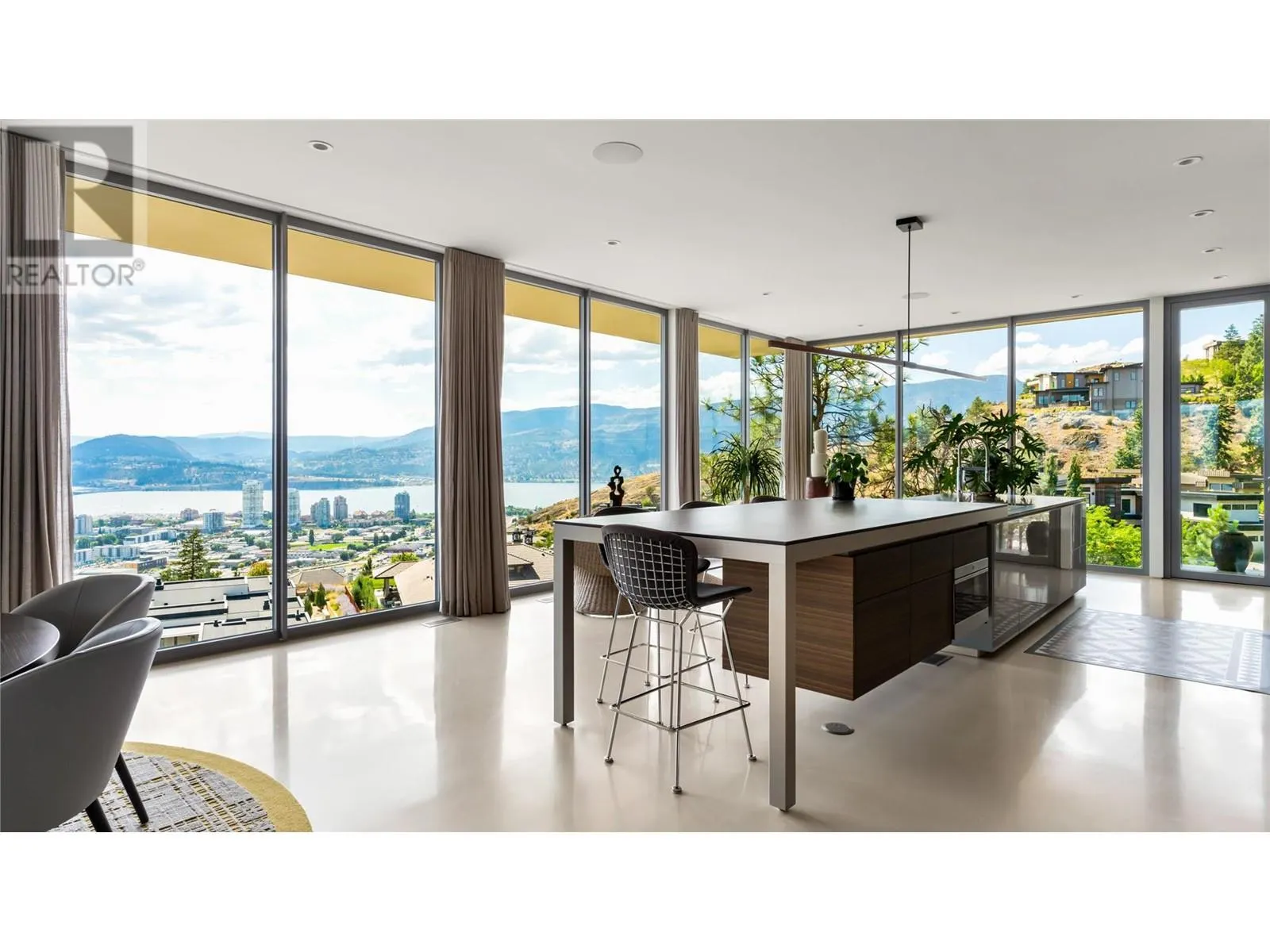 764 Rockcliffe Place