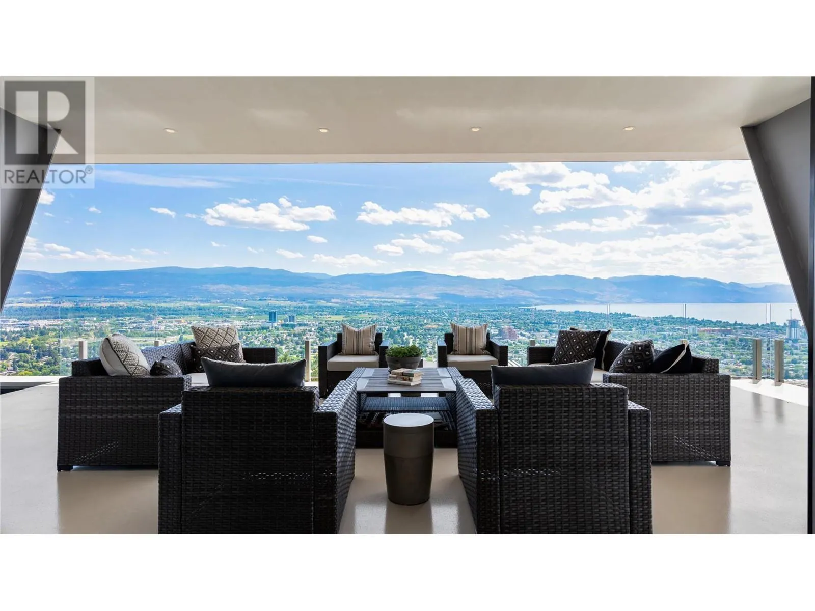 764 Rockcliffe Place