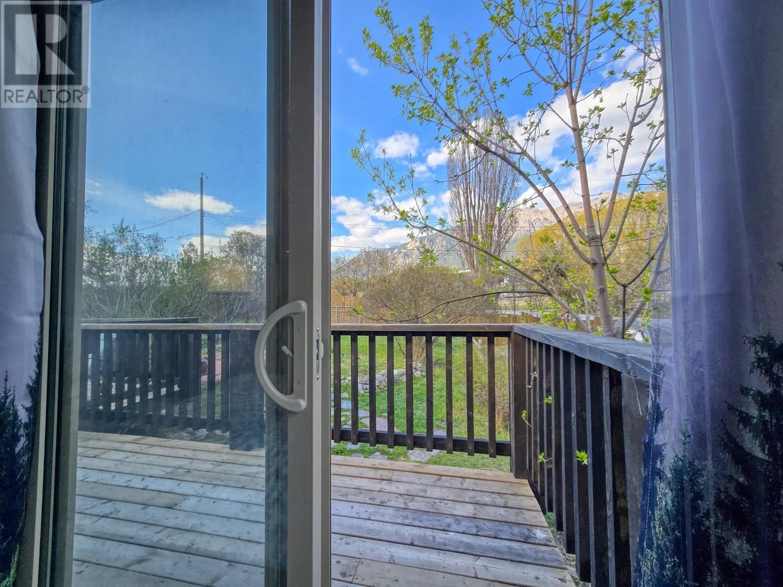 5765 COLUMBIA Road