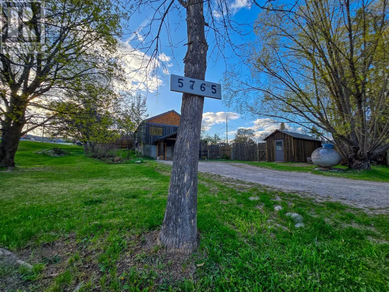 5765 COLUMBIA Road
