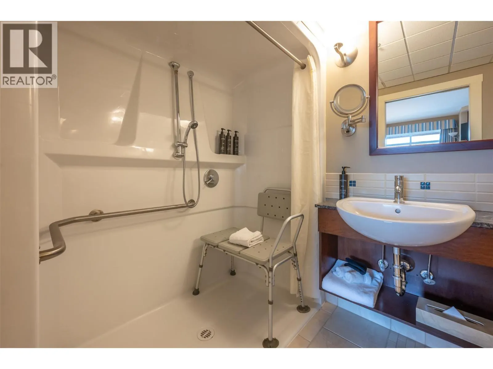 13011 Lakeshore Drive Unit# 105