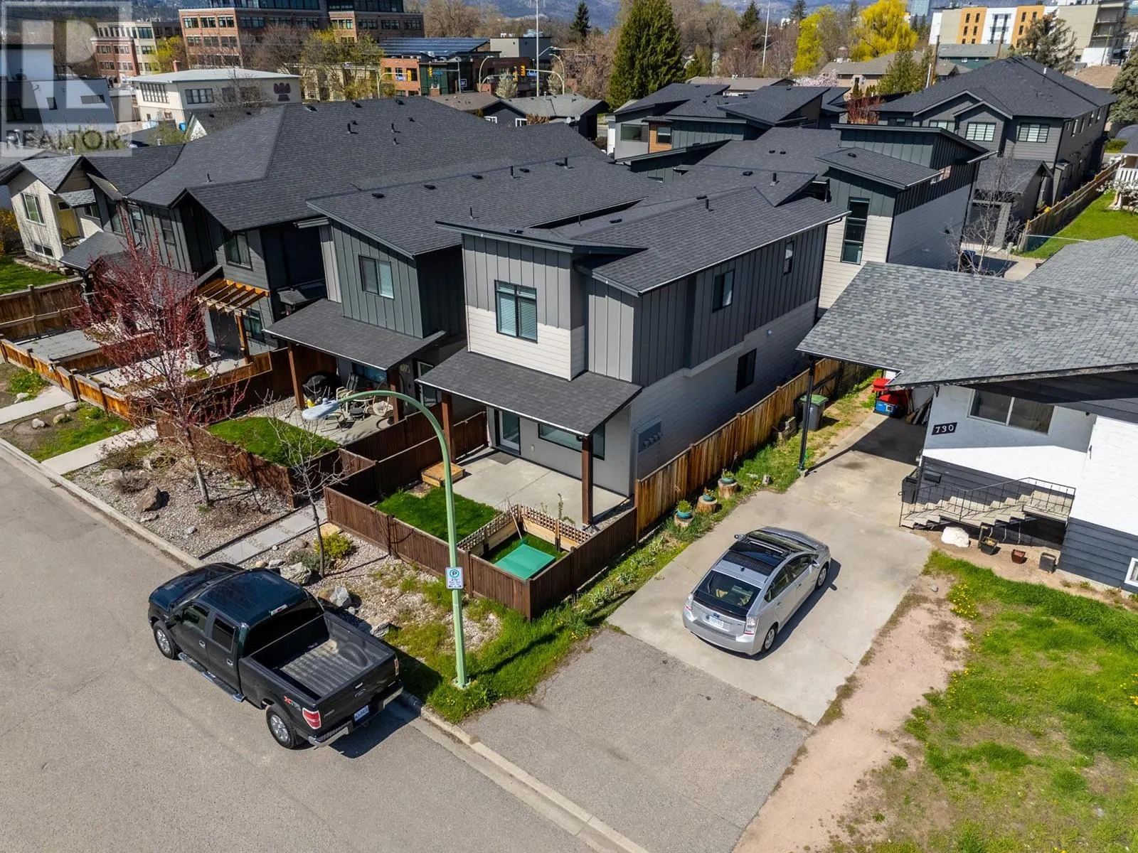 728 Coopland Crescent