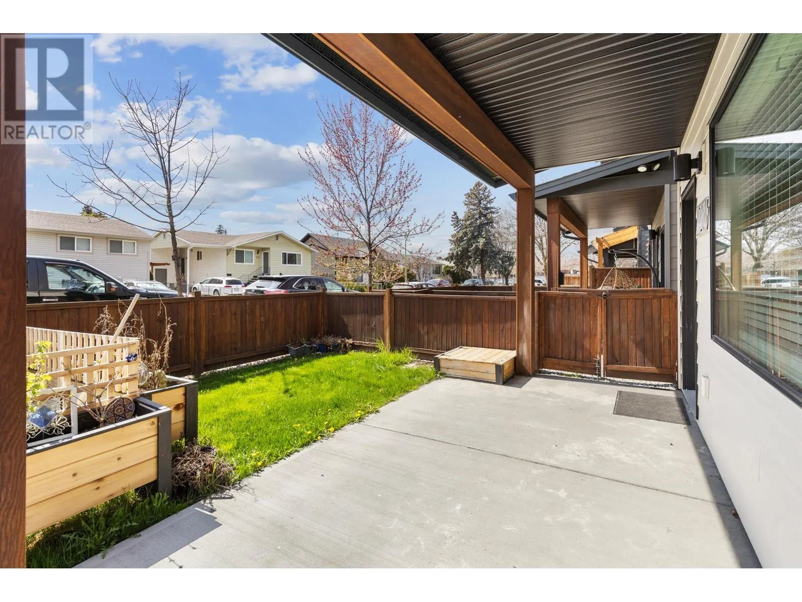 728 Coopland Crescent