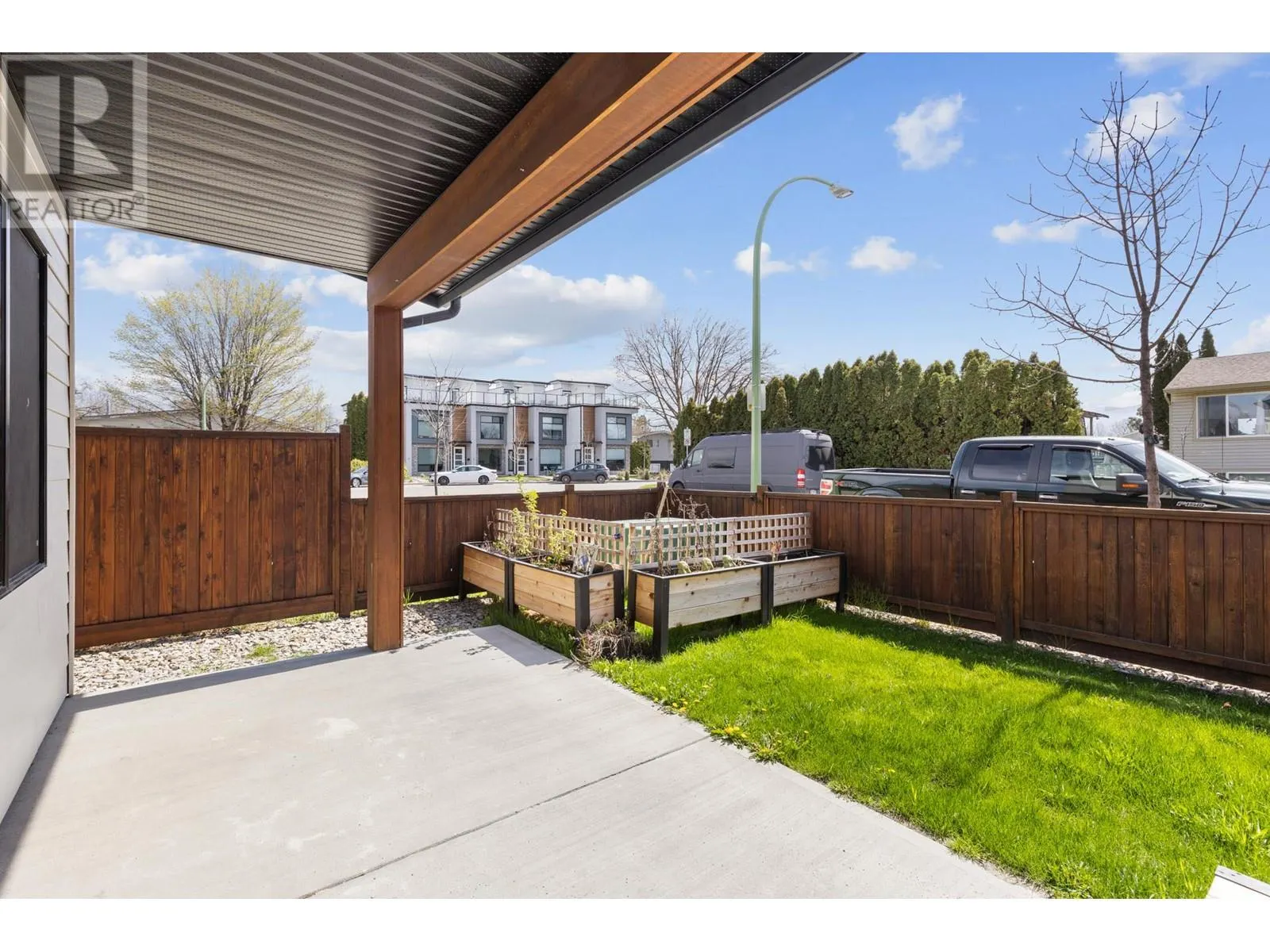 728 Coopland Crescent