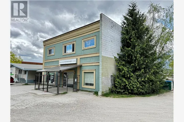 717 Victoria Road