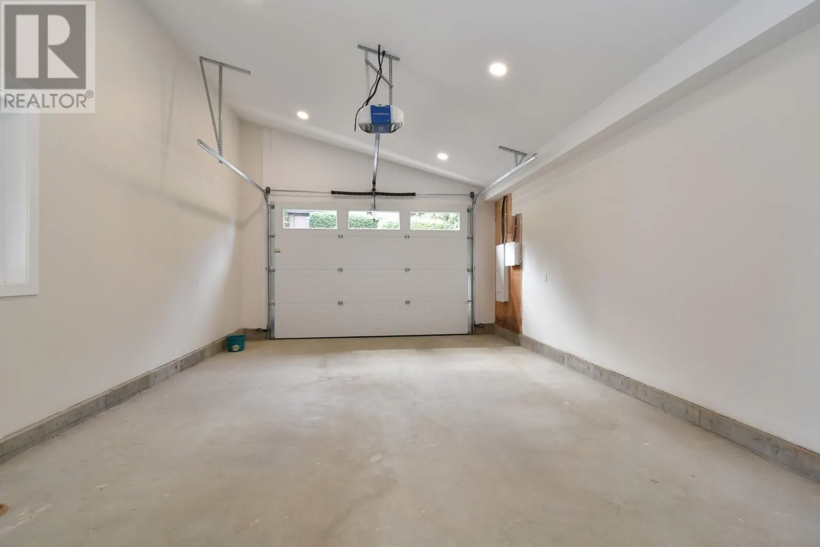 3044 Cedar Drive