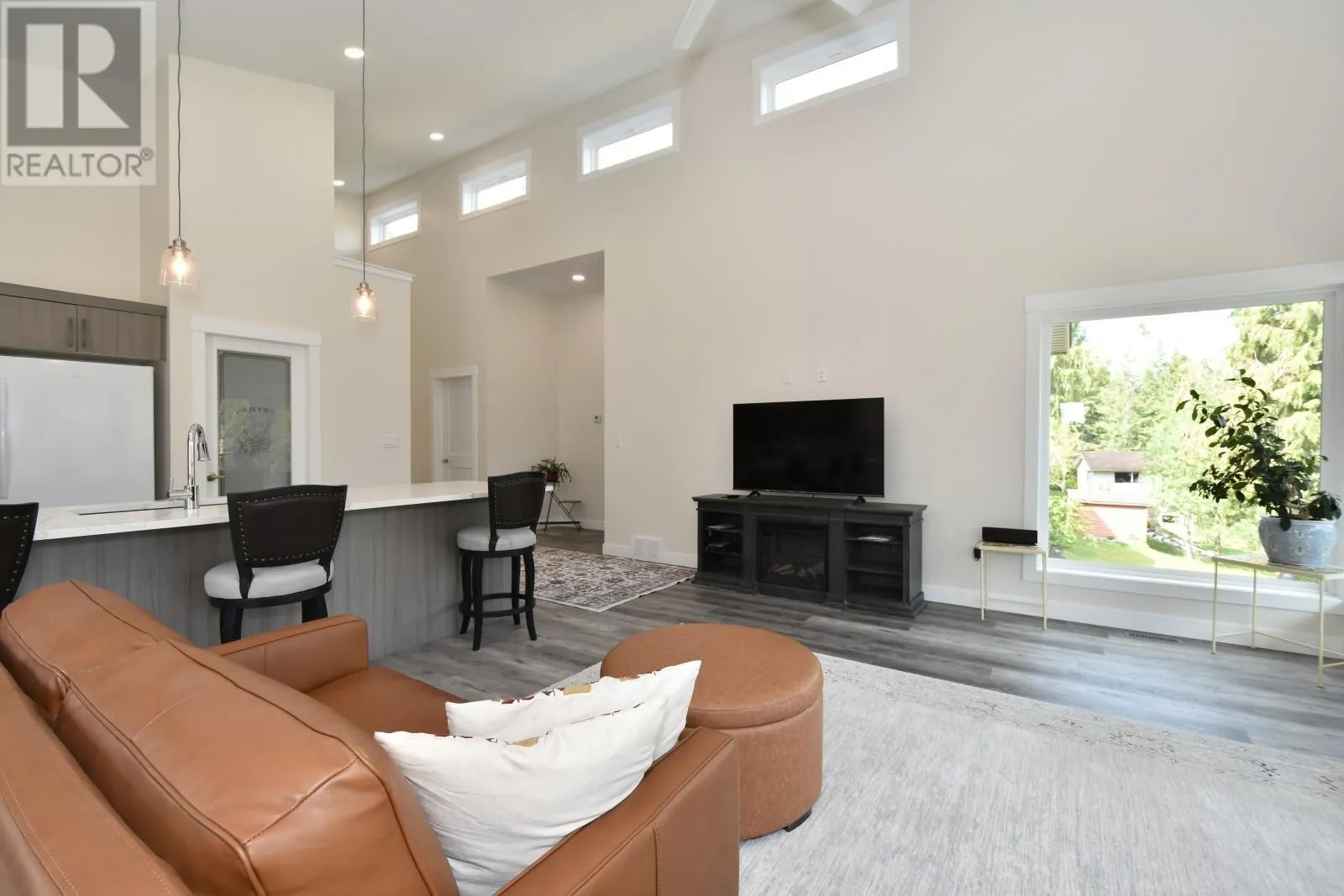 3044 Cedar Drive