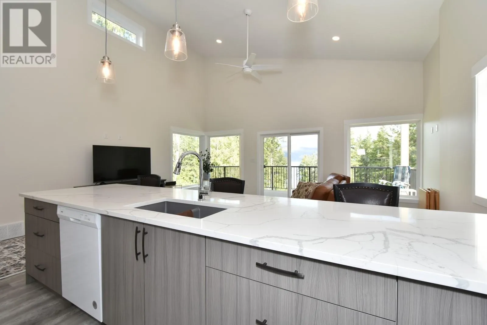 3044 Cedar Drive