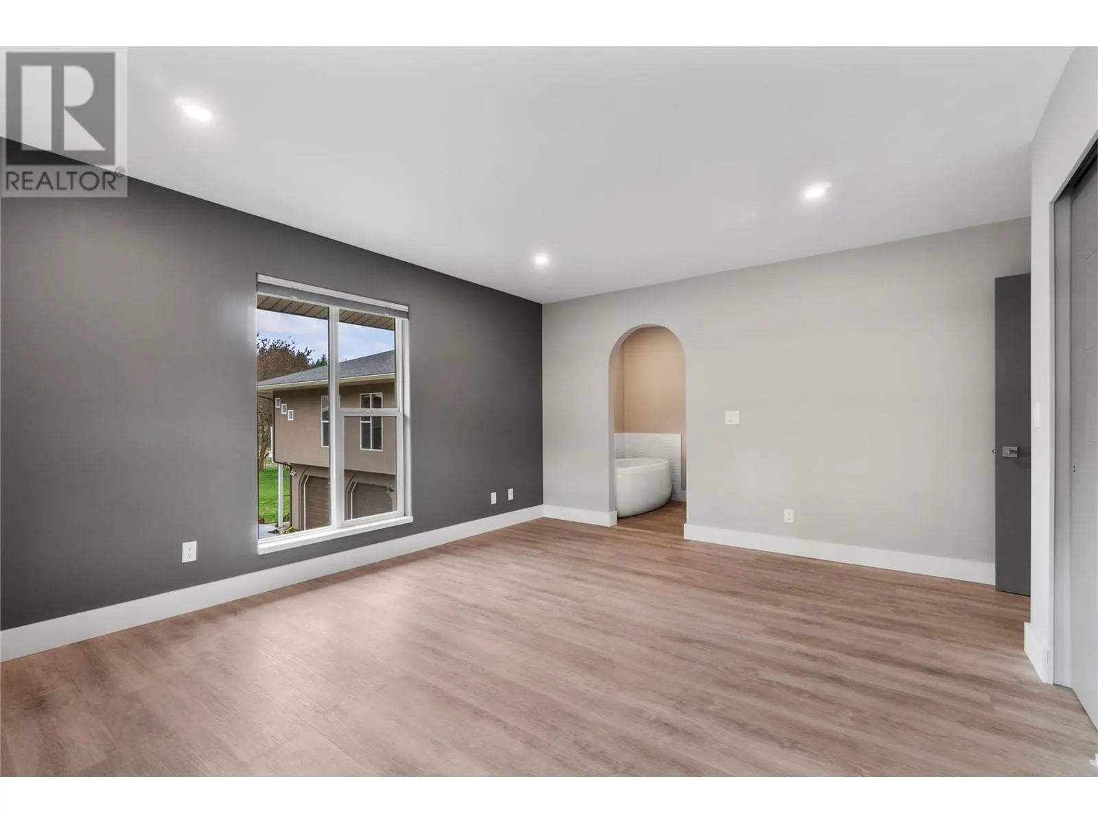 1851 70 Street SE