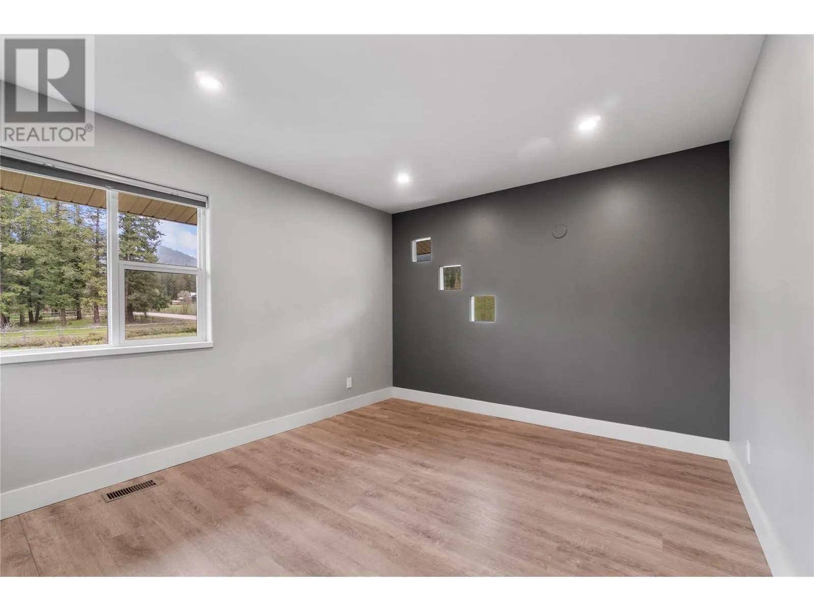 1851 70 Street SE