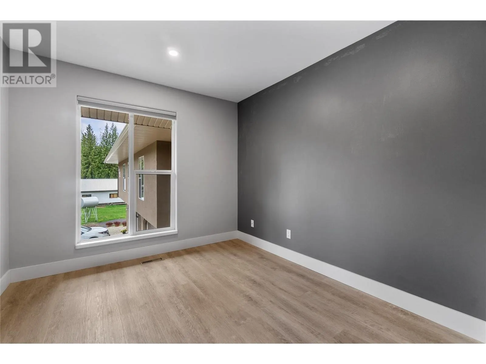 1851 70 Street SE