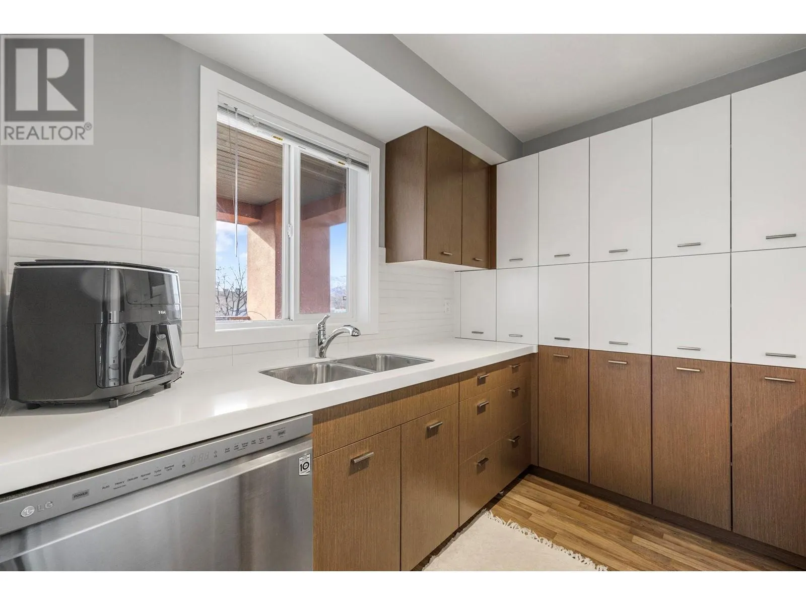 1550 Dickson Avenue Unit# 222