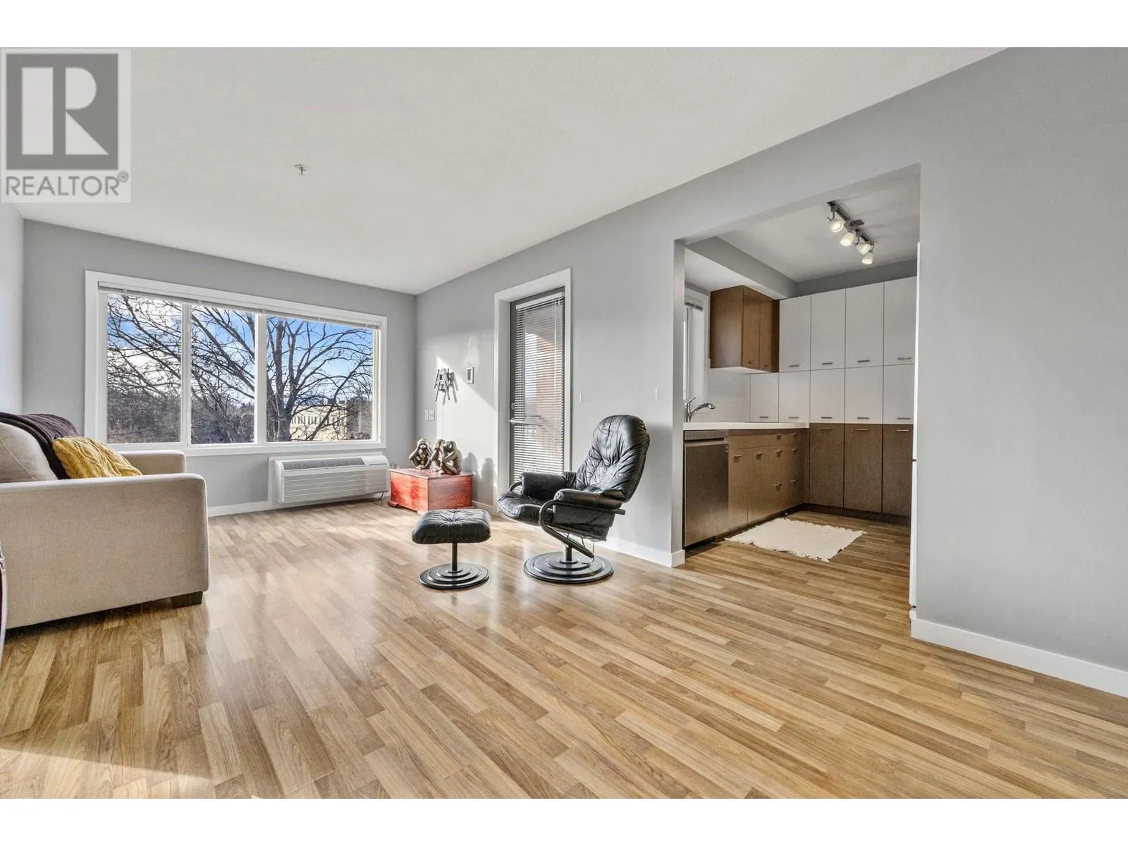 1550 Dickson Avenue Unit# 222