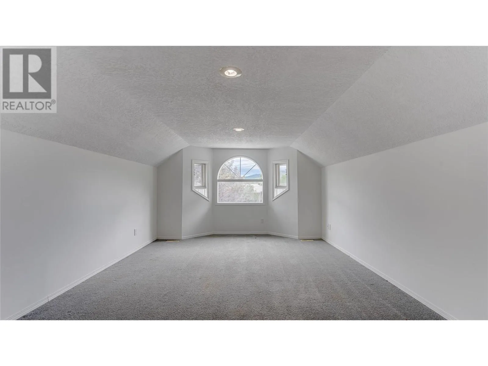 2224 Cedar Ridge Street