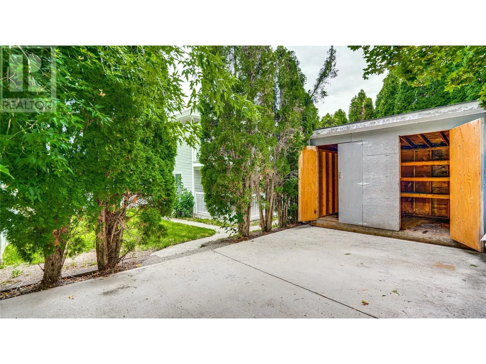 2224 Cedar Ridge Street