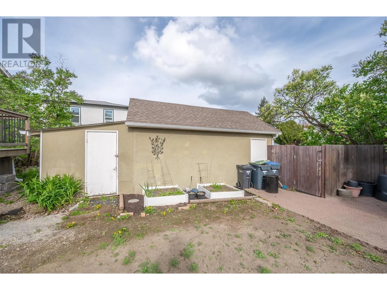 9716 Thompson Road