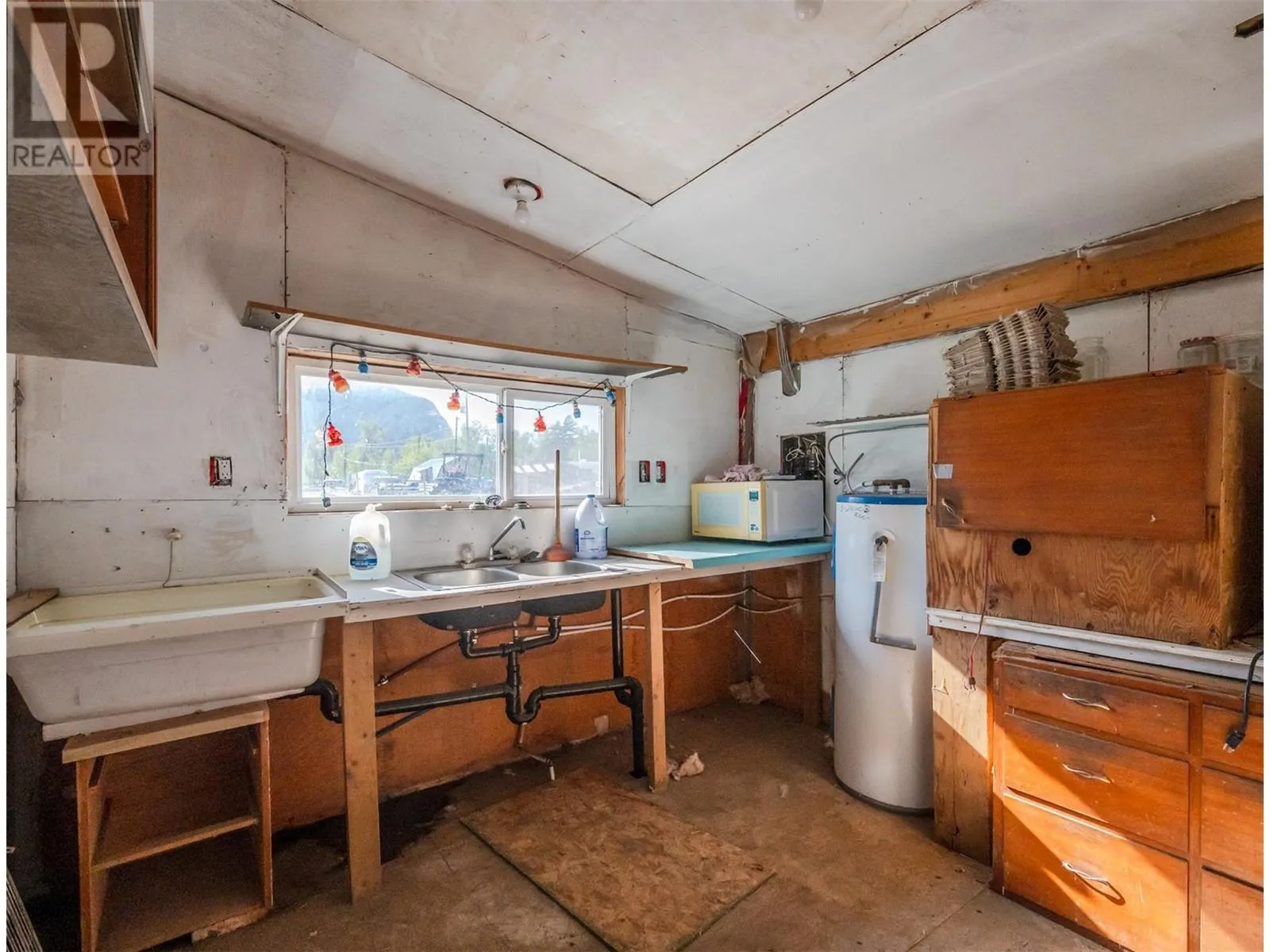 8134 River Road