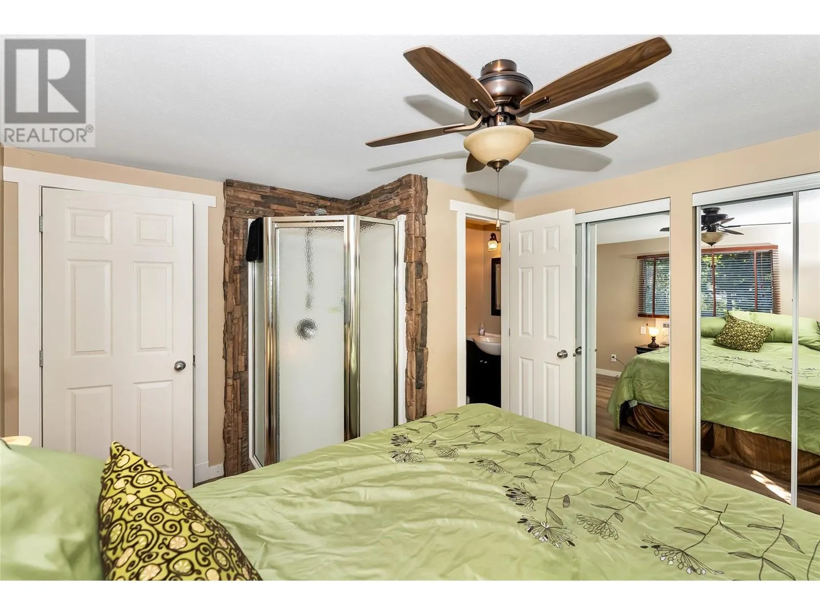 8979 Hummingbird Frontage Road