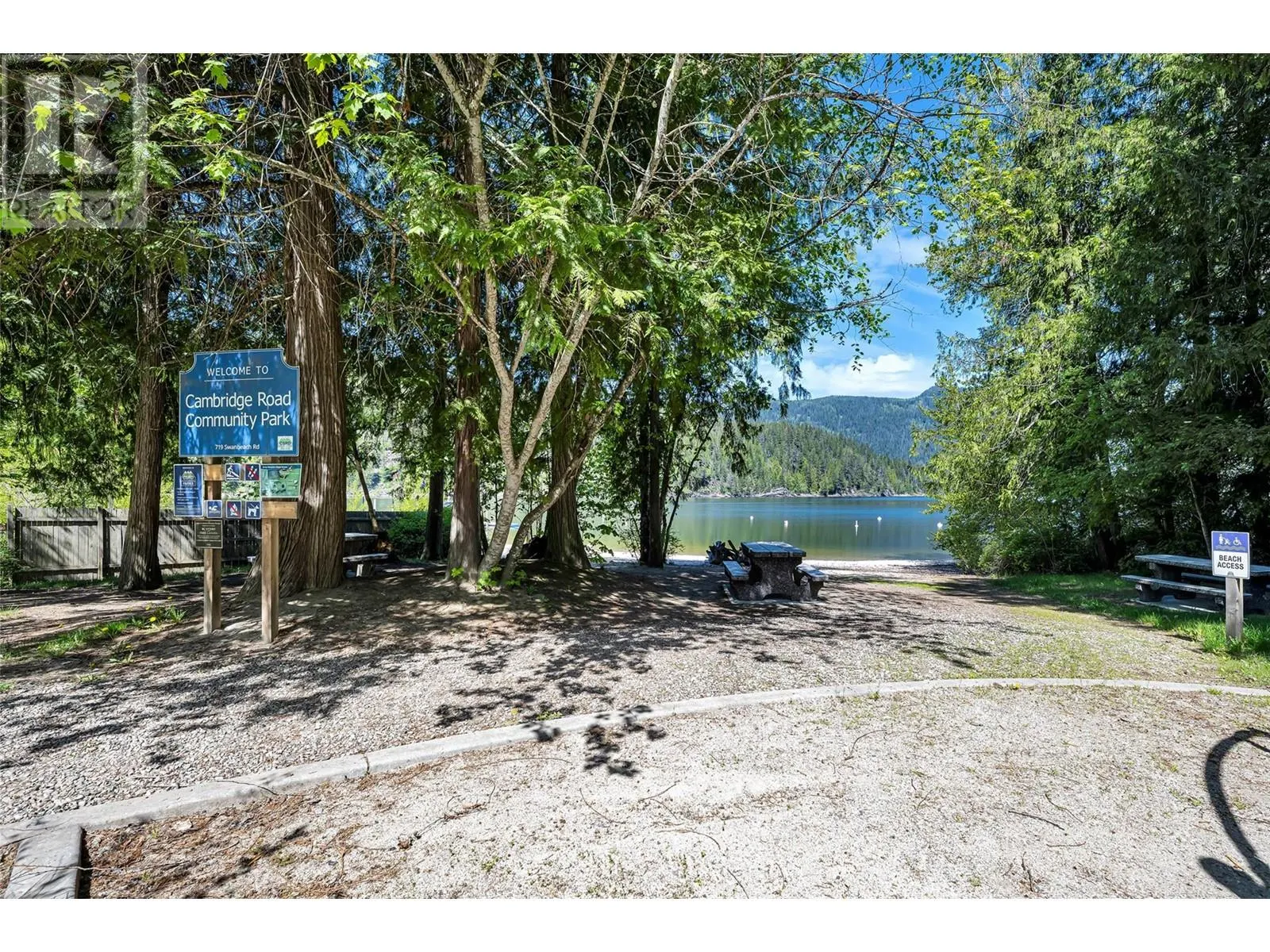 8979 Hummingbird Frontage Road