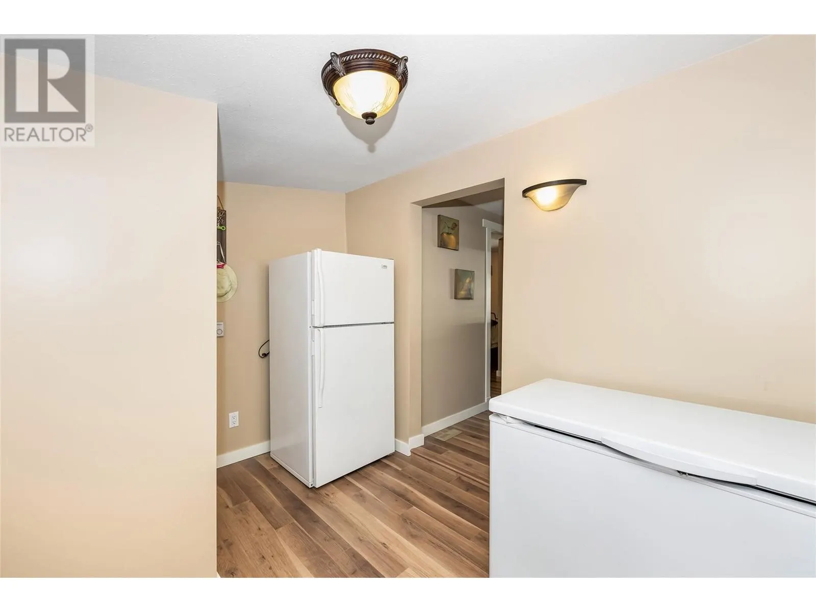 8979 Hummingbird Frontage Road