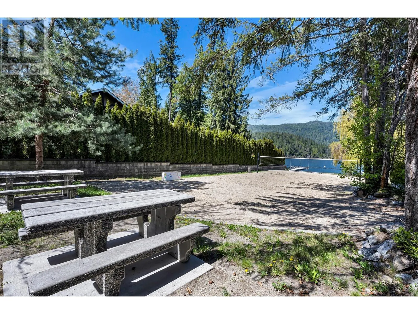 8979 Hummingbird Frontage Road